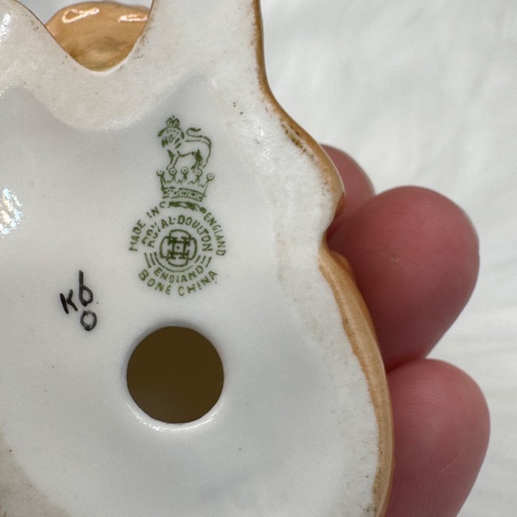 Royal Doulton Bone China Pekinese Dog Sitting Figurine K6 - Picture 6 of 9